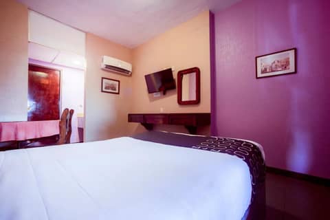 Hotel La Silla — hotel room
