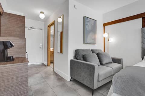The Garden Hotel & Resort — hotel room