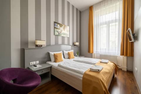 Full Moon Budapest — hotel room