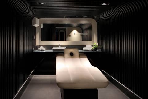 NYX Hotel London Holborn by Leonardo Hotels — hotel reception