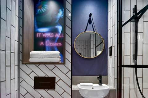 NYX Hotel London Holborn by Leonardo Hotels — bathroom