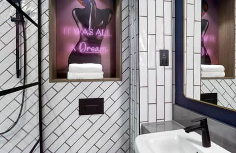 NYX Hotel London Holborn by Leonardo Hotels — bathroom