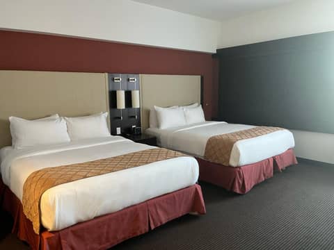 Hotel Ruby Foo's — photo 2