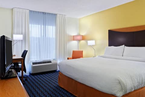 Fairfield Inn & Suites Charlotte Arrowood — photo 9