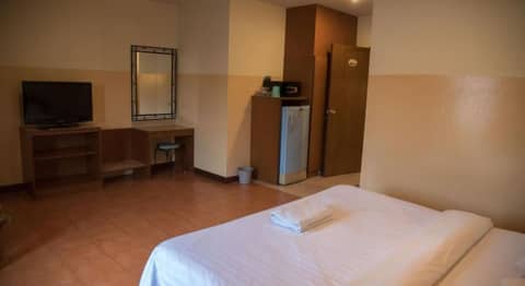 Opey De Place — hotel room