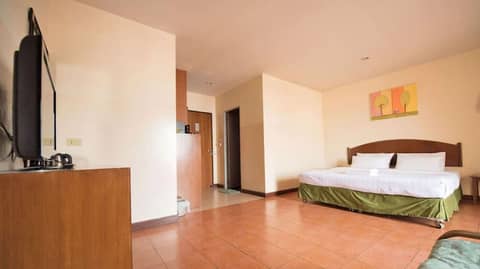 Opey De Place — hotel room