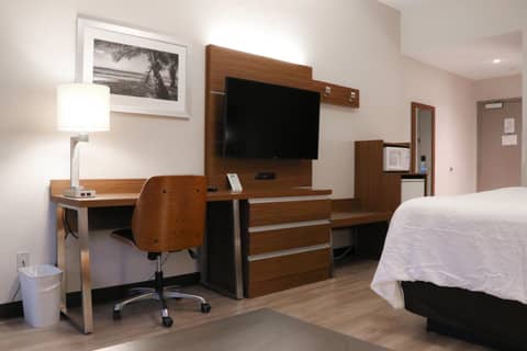 Days Inn & Suites by Wyndham Fort Myers Near JetBlue Park — photo 7