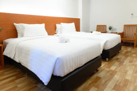 Don Mueang Place Hotel — hotel room