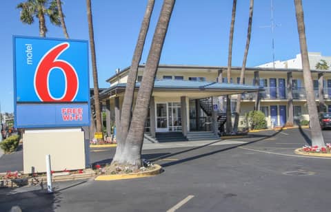 Motel 6 San Diego, CA Airport Harbor — photo 3