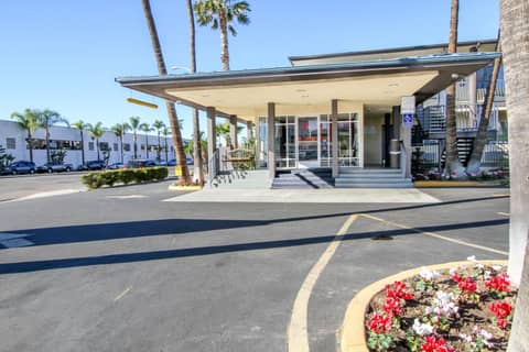Motel 6 San Diego, CA Airport Harbor — photo 5