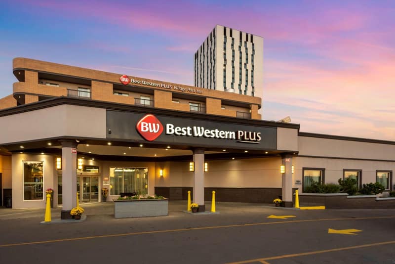 Coast Calgary University Area Hotel by APA — building