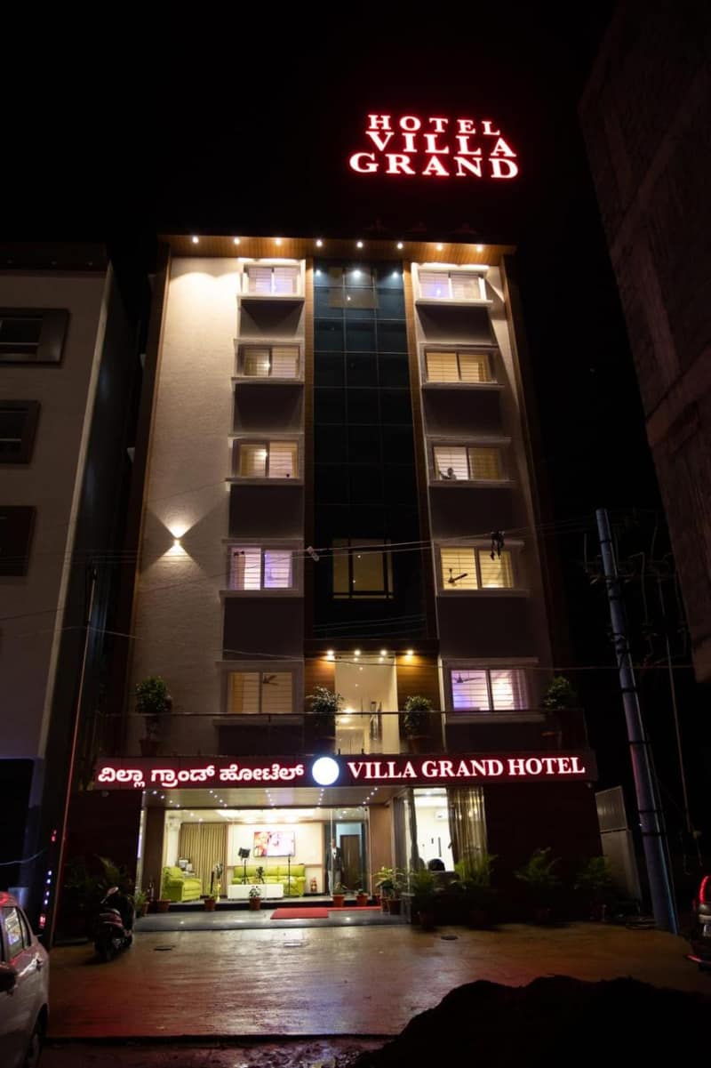 Villa Grand Hotel Near Kempegowda International Airport — building
