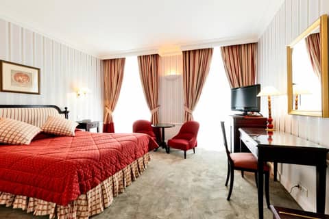 Golden Tulip Washington Opera — hotel room
