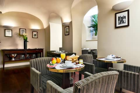 Golden Tulip Washington Opera — dining