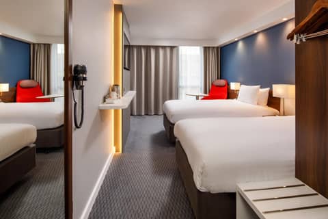Holiday Inn Express London - ExCel by IHG — hotel room
