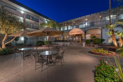 Holiday Inn and Suites Phoenix Airport North by IHG — photo 4