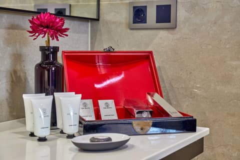 Hotel Cortes Rambla — bathroom