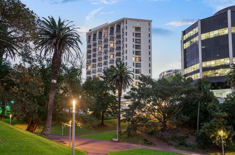 Parkside Hotel & Apartments — building