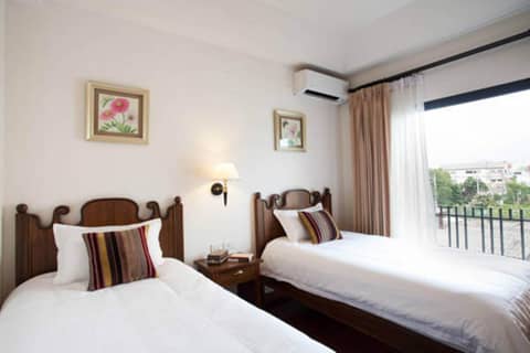 La Pillow 8 — hotel room