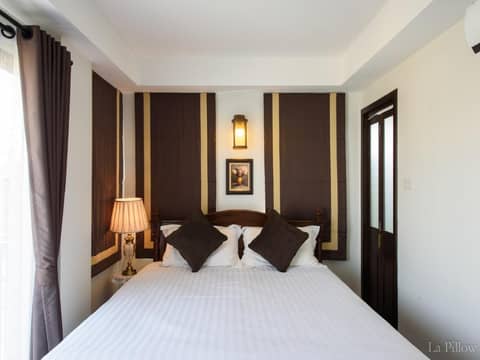 La Pillow 8 — hotel room