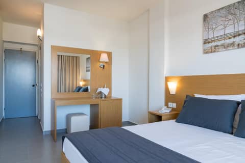 City Center Hotel — hotel room