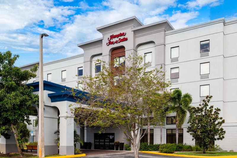 Hampton Inn & Suites Ft. Lauderdale/West-Sawgrass/Tamarac, FL — building