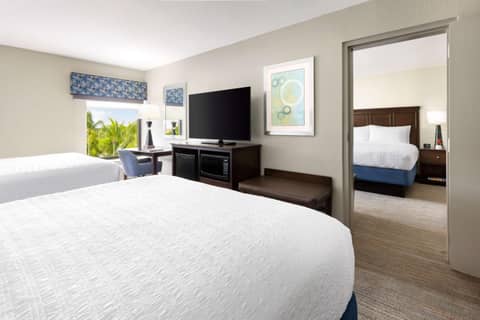 Hampton Inn Naples-Central — hotel room
