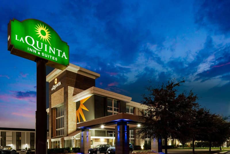 La Quinta by Wyndham Dallas I-35 Walnut Hill Ln — building