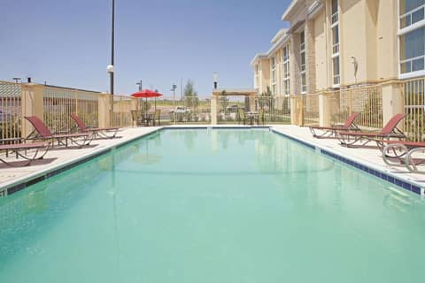 La Quinta by Wyndham Dallas I-35 Walnut Hill Ln — photo 2
