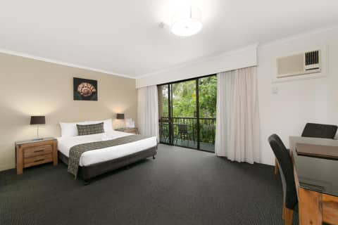 Mt Ommaney Hotel Apartments — hotel room