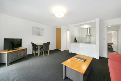 Mt Ommaney Hotel Apartments — photo 6