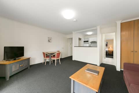 Mt Ommaney Hotel Apartments — hotel room