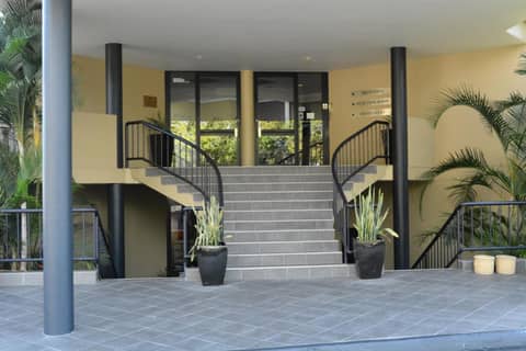 Mt Ommaney Hotel Apartments — photo 9