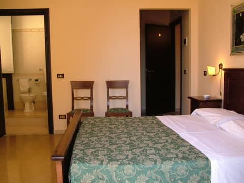 Hotel del Centro — hotel room
