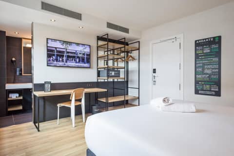 Andante Drassanes — hotel room