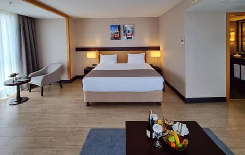 Port Bosphorus Hotel — hotel room