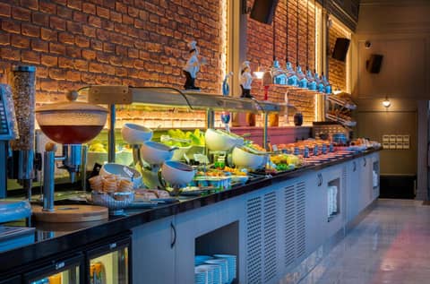Port Bosphorus Hotel — dining