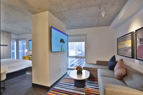 Aloft Chicago Mag Mile — photo 3