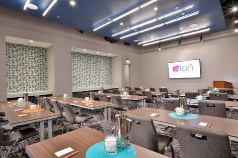 Aloft Chicago Mag Mile — photo 9
