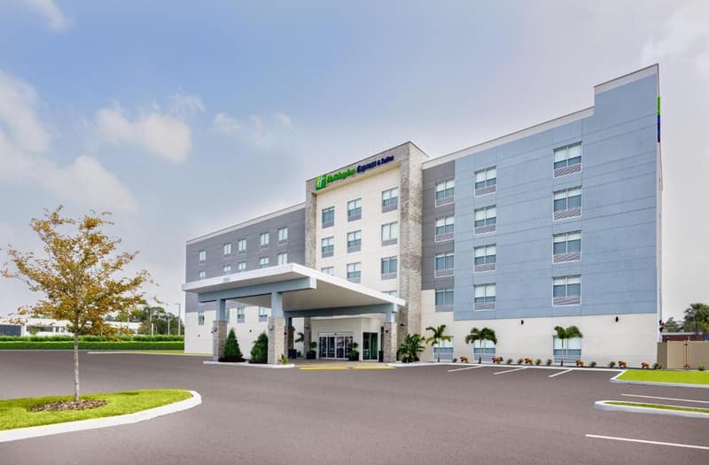 Holiday Inn Express & Suites Tampa Stadium - Airport Area by IHG — building