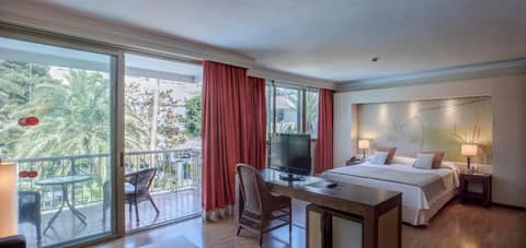 Hotel Colon Rambla — hotel room