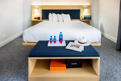 The Live Hotel — hotel room