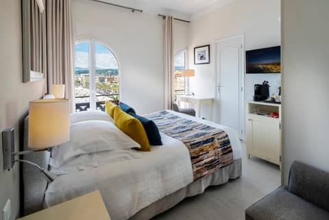 Hotel Suisse — hotel room