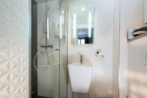 Palym — bathroom