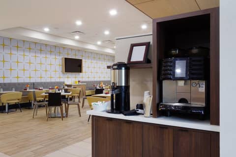 Holiday Inn & Suites Phoenix Airport by IHG — photo 2