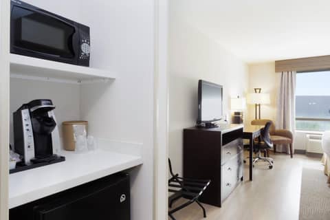 Holiday Inn & Suites Phoenix Airport by IHG — photo 5
