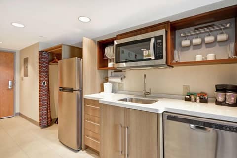 Home2 Suites By Hilton Portland Airport — photo 8