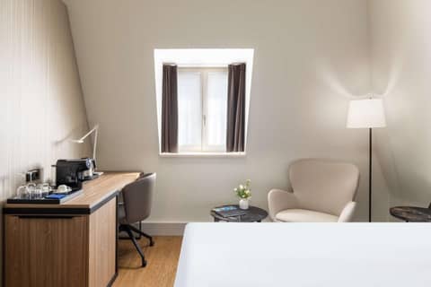 NH Brussels Carrefour de L’Europe — hotel room