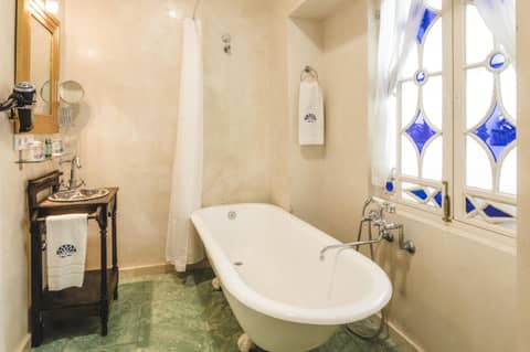 Hotel Boutique Casa de Colón — bathroom