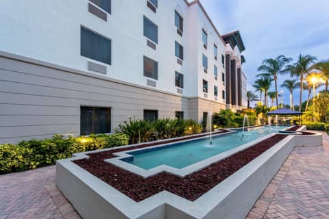 Hampton Inn & Suites Wellington — photo 8